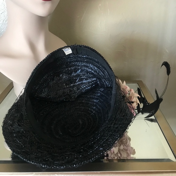 STUNNING 1940\'s BLACK STRAW BERET WITH TALL FEATHERS & FABRIC FLOWERS main image 6